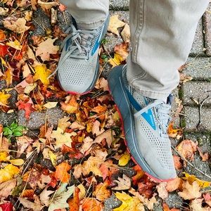 Brooks, size 9. Barely used.